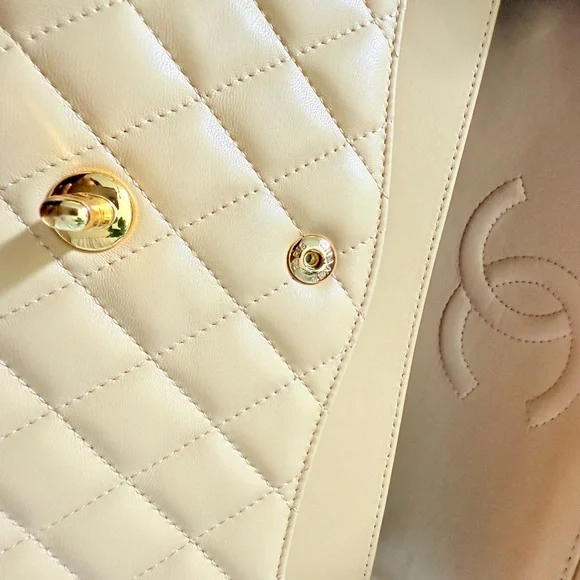 Chanel Beige Quilted Leather Chain Bag - Picture 9 of 12